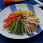 Hiyashi chuka, salade de nouilles japonaises Hiyashi chuka, salade de nouilles japonaises