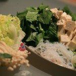 Shabu shabu, fondue japonaise aux légumes et au boeuf Shabu shabu, fondue japonaise aux légumes et au boeuf