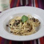 Spaghetti con capperi, tonno e menta, spaghettis au thon câpres et menthe Spaghetti con capperi, tonno e menta, spaghettis au thon câpres et menthe