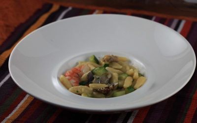 Cavatelli con zucchine, vongole e gamberi