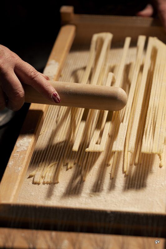 fabrication de maccheroni alla chitarra