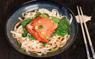 Udon au saumon teriyaki et épinards