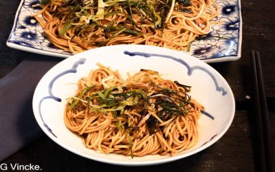 Nouilles de Shanghai aux oignons nouveaux