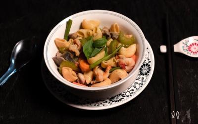 Nui xào bò