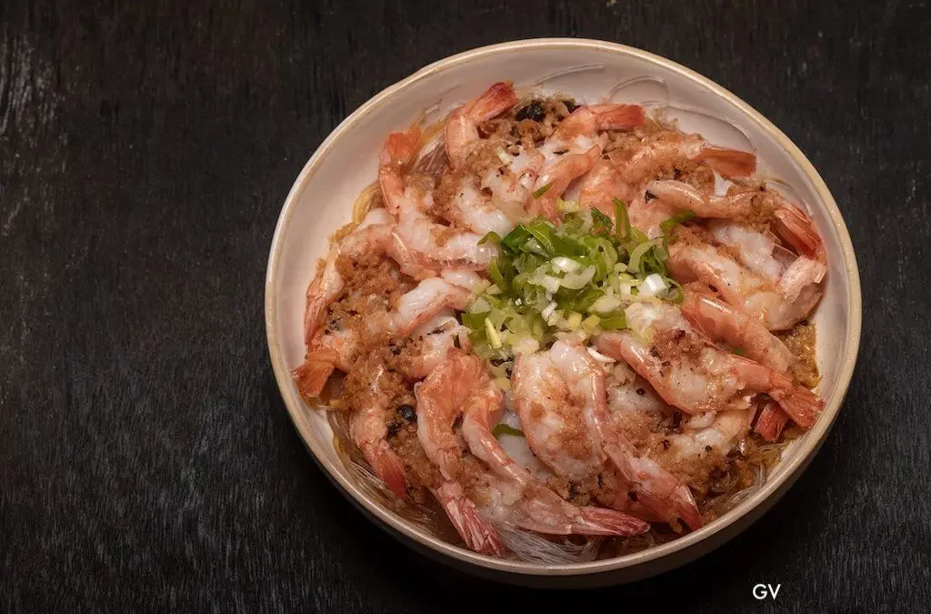 Crevettes à l’ail sur lit de vermicelles