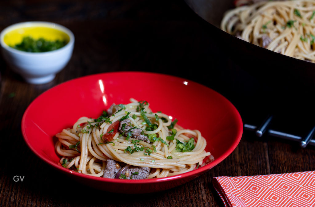 Tallarines saltados con carne