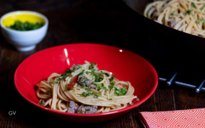 Tallarines saltados con carne