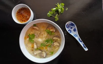 Soupe chinoise aux grumeaux de pâtes et champignons