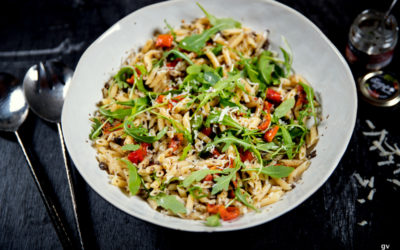Salade de pâtes sauce truffe et tomates séchées