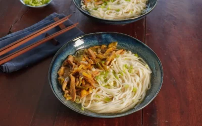 Soupe de Sichouan aux nouilles, porc et moutarde fermentée