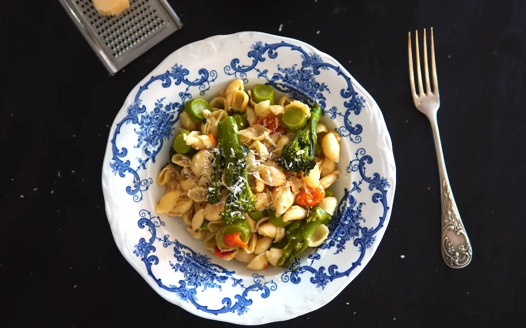 Orecchiette con acciughe e broccoletti